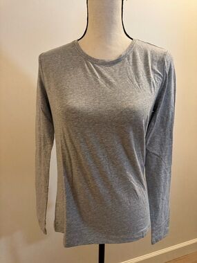 Banana Republic Light Heather Gray Long Sleeve Crewneck Tee